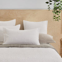 Lisbon Quilted 3 Pieces Embossed Coverlet Set queen/king white